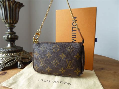 louis vuitton mini pochette iphone x|Louis Vuitton Mini Pochette Accessoires Review .